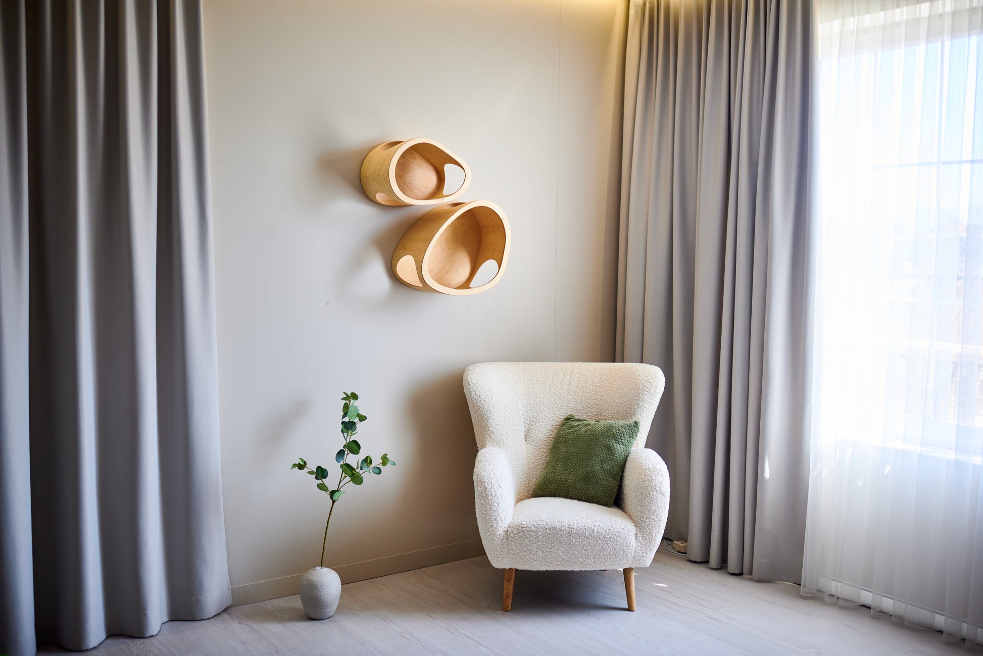 floating-cat-wall-house-set-small-medium-light-wood