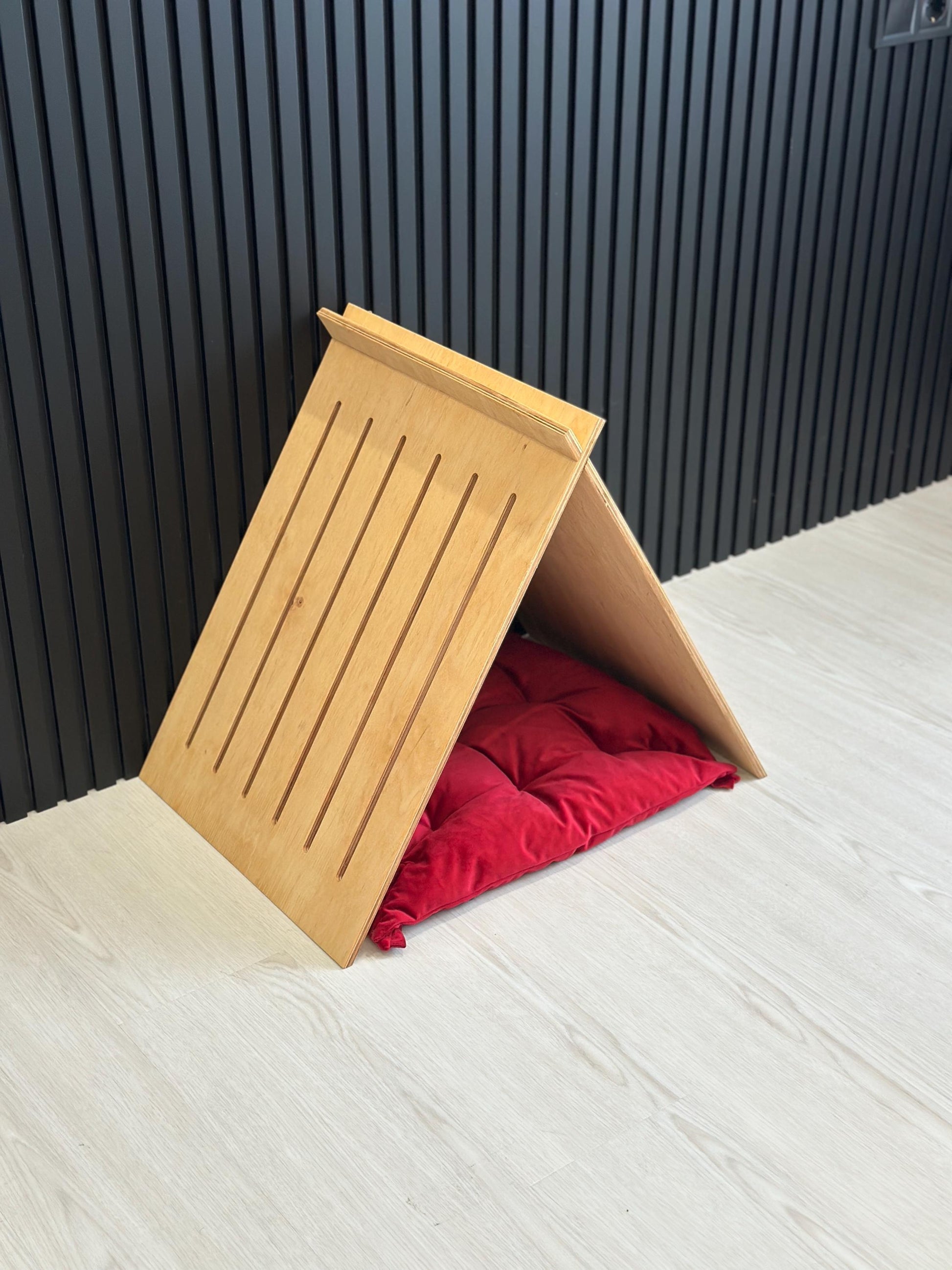 Eco friendly wooden dog crate house available in different color options