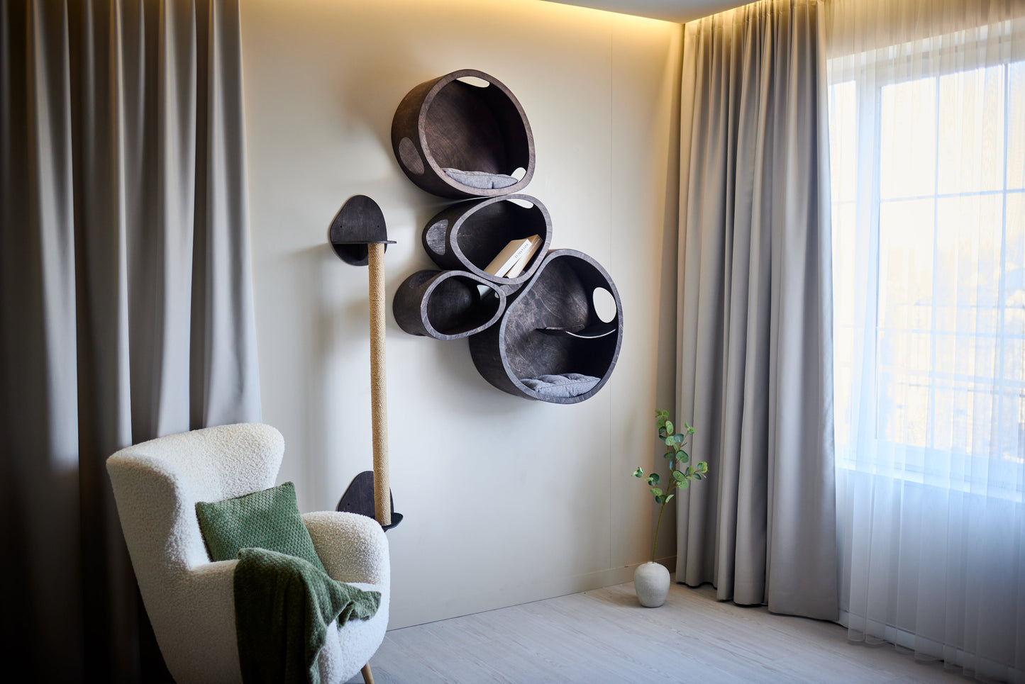 Organic-shaped cat wall furniture set with S and M cat houses, scratching post and floating shelves